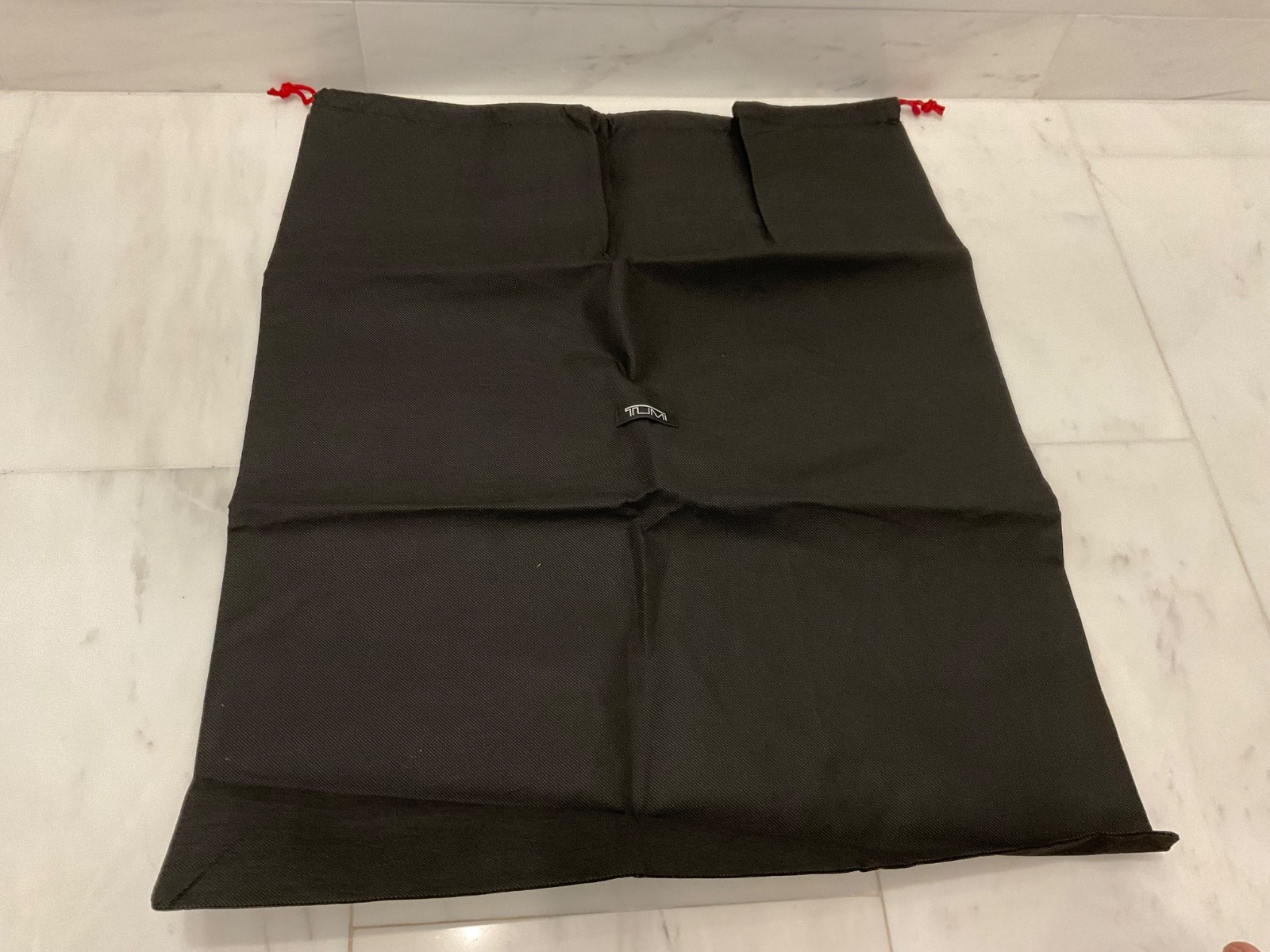 NEW Tumi 22.5” x 27.5” Dust Bag Cover with Drawstring Closure – BLACK Q68