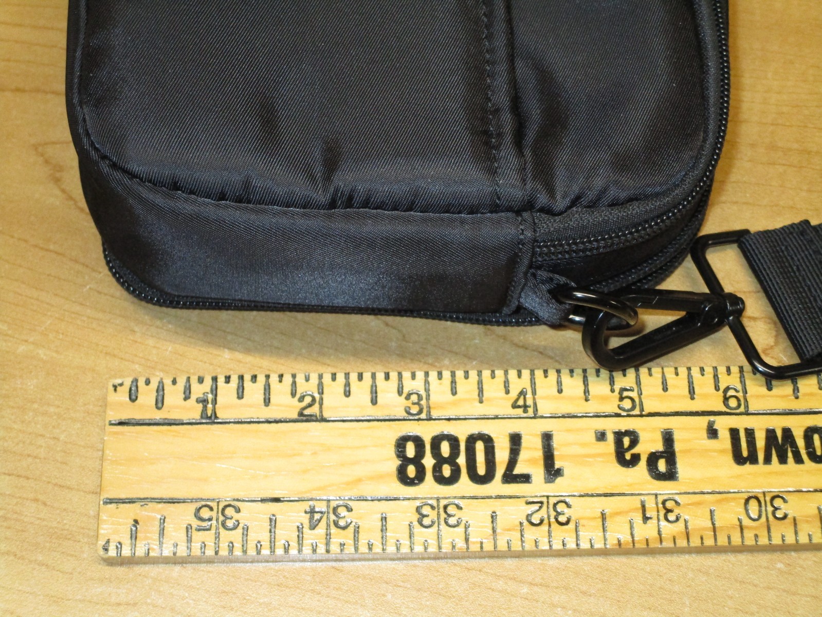Hello Clio EReader Belt Bag Original Black Water Resistant Adjustable iPad mini