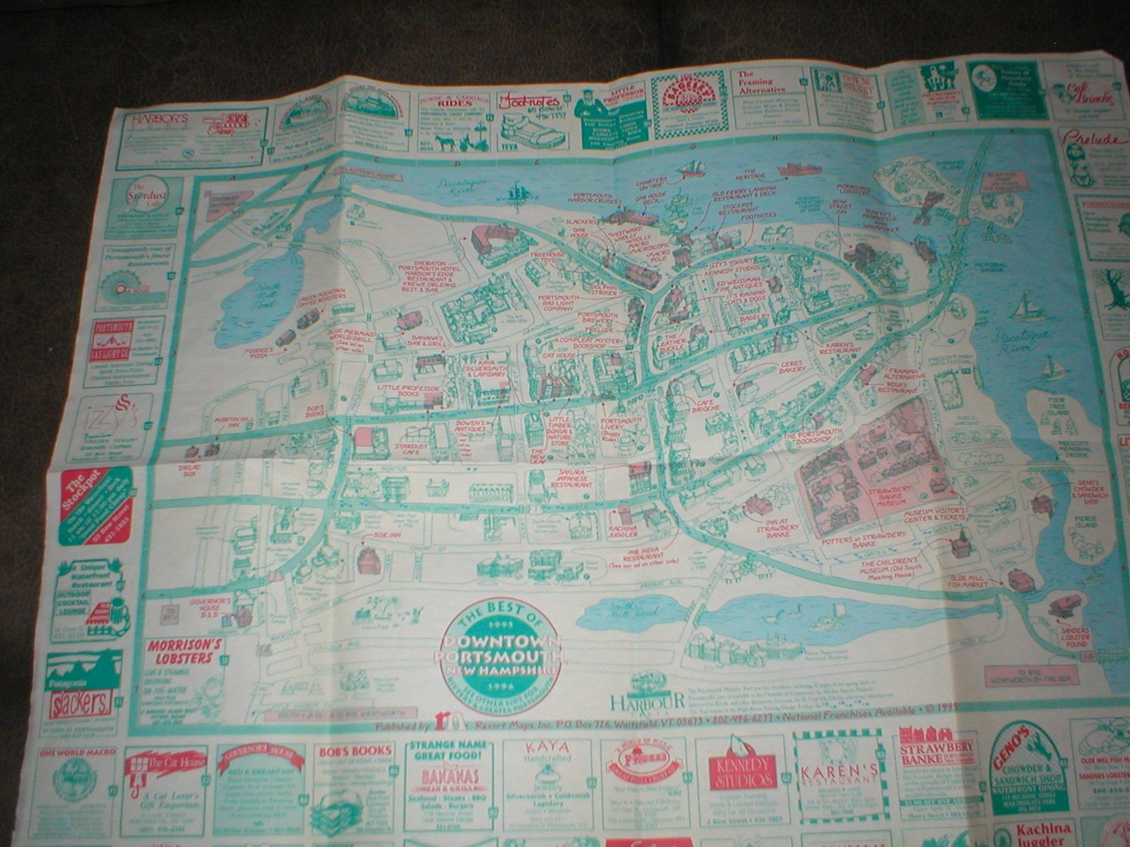 VINTAGE NEW HAMPSHIRE MAP AND LOST RIVER TRAVEL BROCHURES SOLD AS IS
