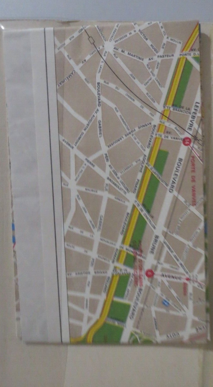 BONECHI COMPLETE GUIDE FOR VISITING PARIS PAPERBACK 156 PGS 8 X 4.5 INCHES 1986