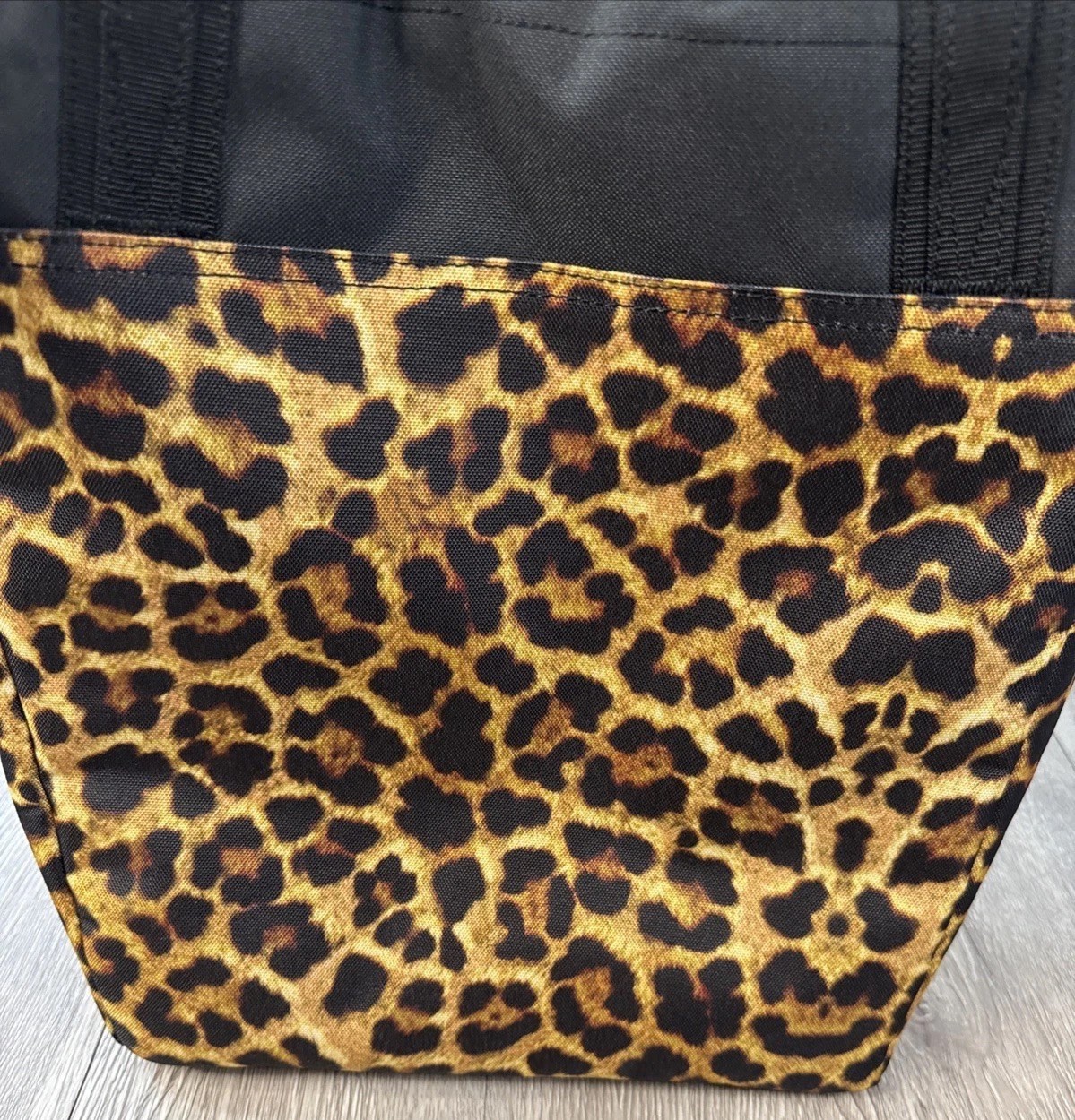 HERSCHEL SUPPLY CO. ALEXANDER ZIP SMALL LEOPARD BLACK Insulated Tote 14.5L NWOT
