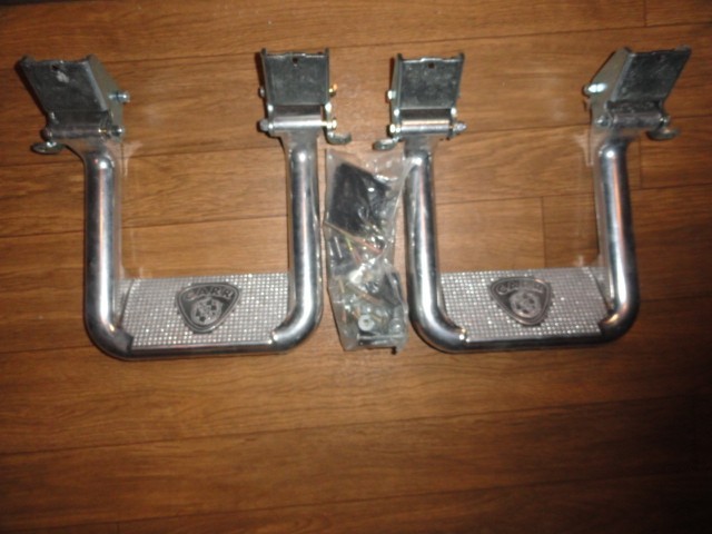 PAIR OF CARR HOOP II ALUMINUM TRUCK STEPS 1271 W/HARDWARE 7″ STEP, 10″ OVERALL