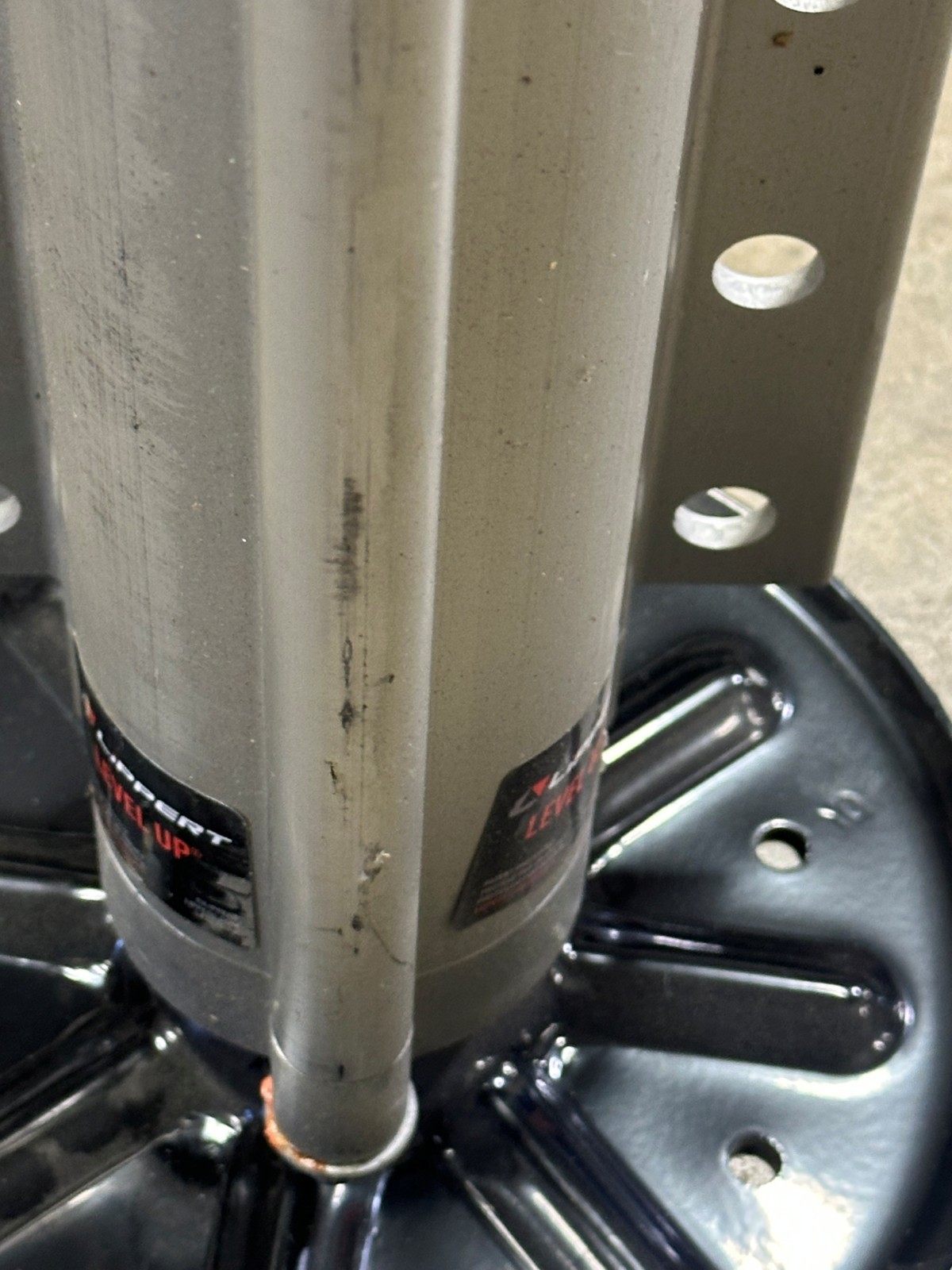 Left Lippert Level Up Hydraulic. 2.50″ BORE. 20.00IN STROKE. 14K. 8005413 (WH)