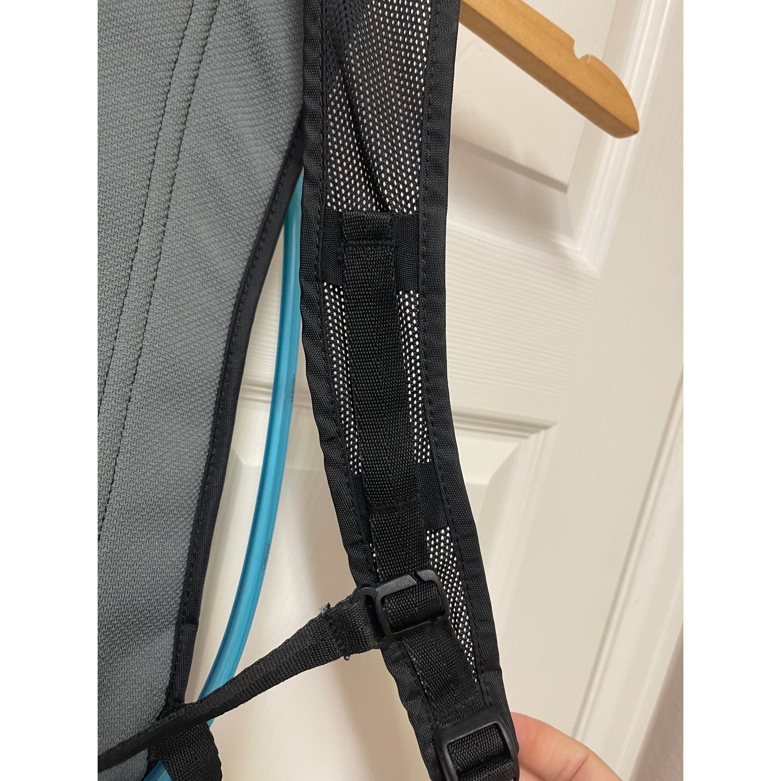 CamelBak Hydration Pack Backpack w Bladder Hiking Cycling Running Black Gray
