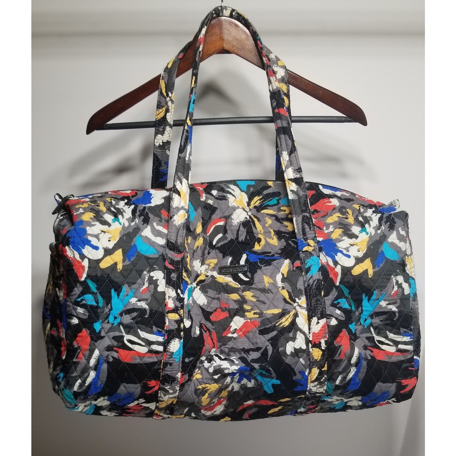 Vera Bradley large travel duffle bag 20x11x11
