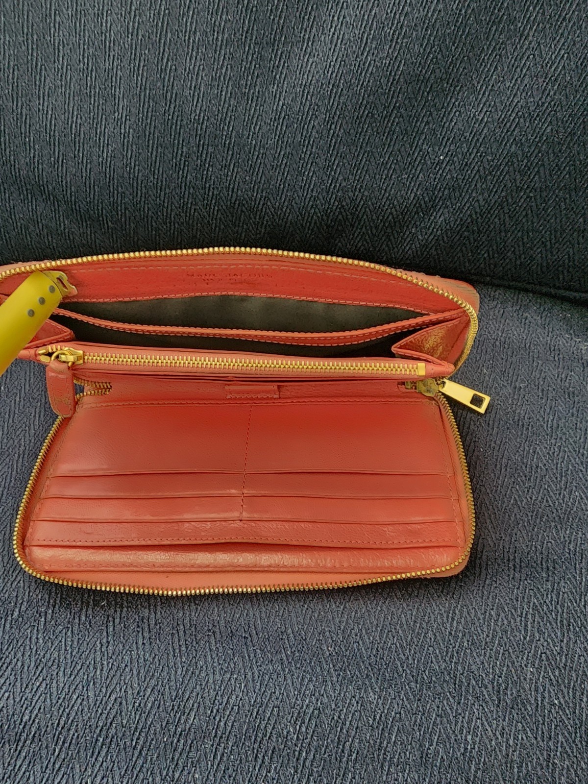 MARC JACOBS Quilted Pebbled Leather Suede Lining HANDBAG-PURSE- Free wallet