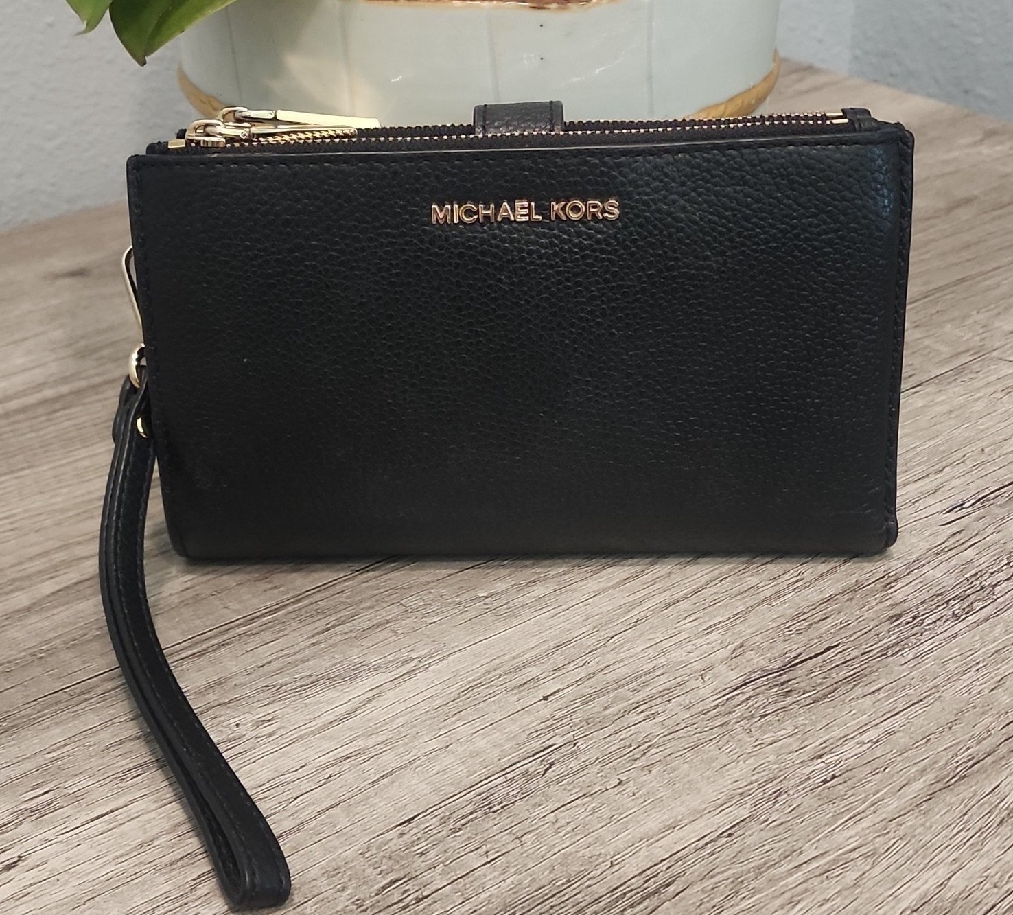 Michael Kors Black Wristlet Wallet Gold Hardware Multiple Card Slots Logo
