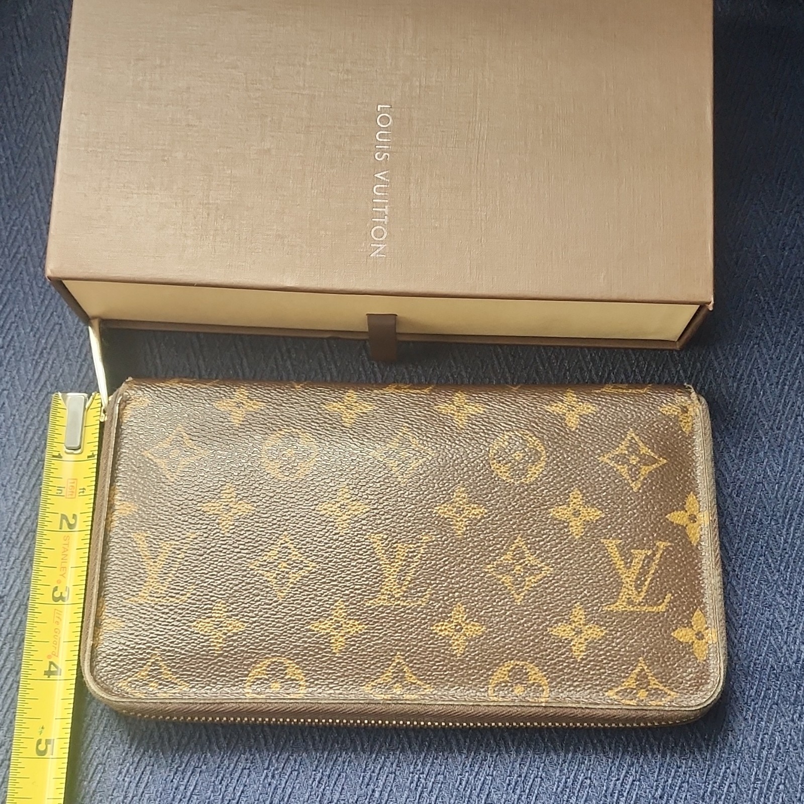 Authentic Louis Vuitton Brown Zip-Around Wallet monogram Zipper Accents