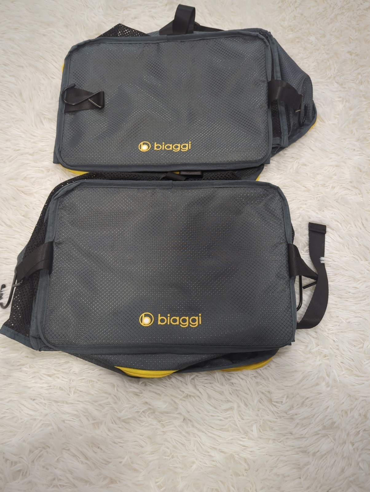 2 Biaggi hangmates Zip Cube Travel Packable Regular