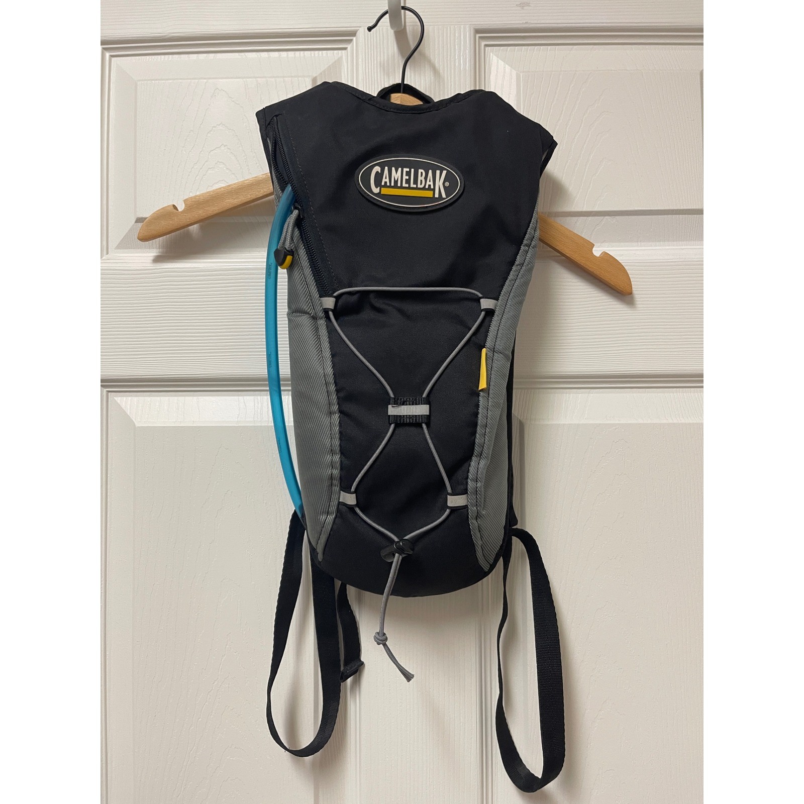 CamelBak Hydration Pack Backpack w Bladder Hiking Cycling Running Black Gray