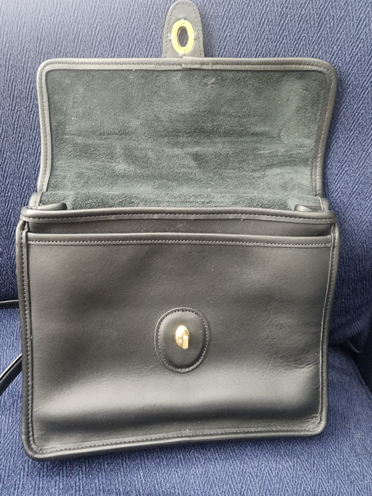 Vtg Coach Black Willis 9927 Leather Crossbody Shoulder Turn lock Bag Made in USA