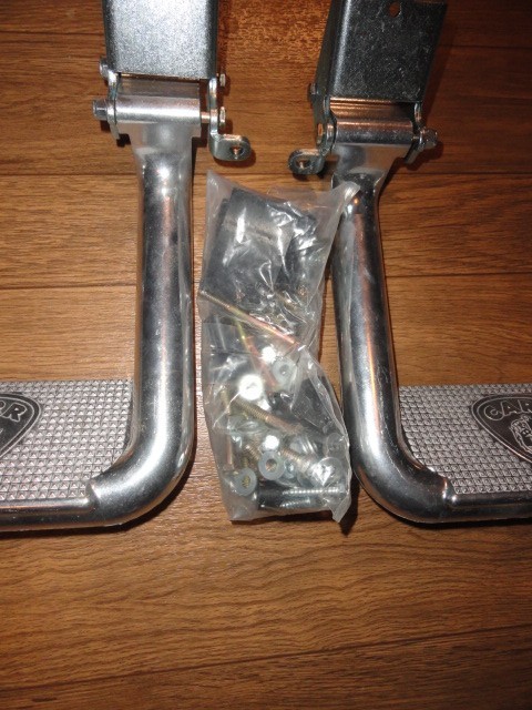 PAIR OF CARR HOOP II ALUMINUM TRUCK STEPS 1271 W/HARDWARE 7″ STEP, 10″ OVERALL