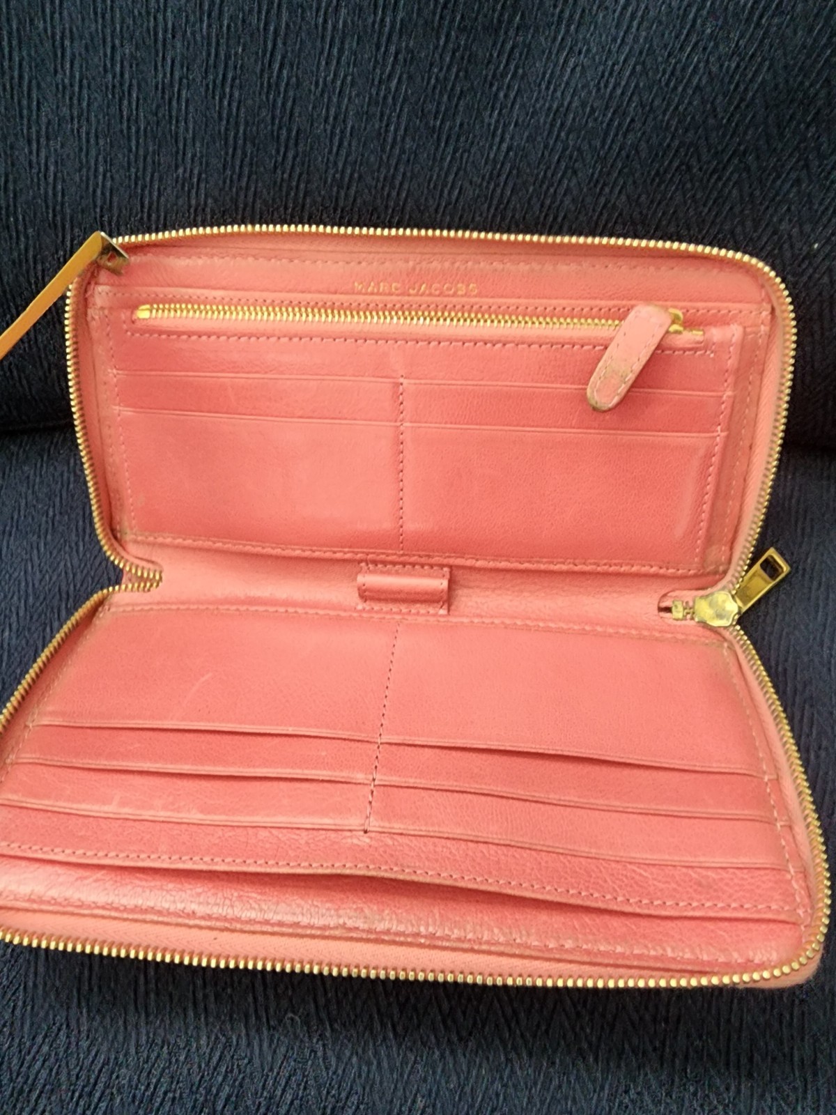 MARC JACOBS Quilted Pebbled Leather Suede Lining HANDBAG-PURSE- Free wallet