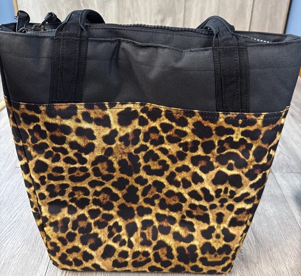 HERSCHEL SUPPLY CO. ALEXANDER ZIP SMALL LEOPARD BLACK Insulated Tote 14.5L NWOT