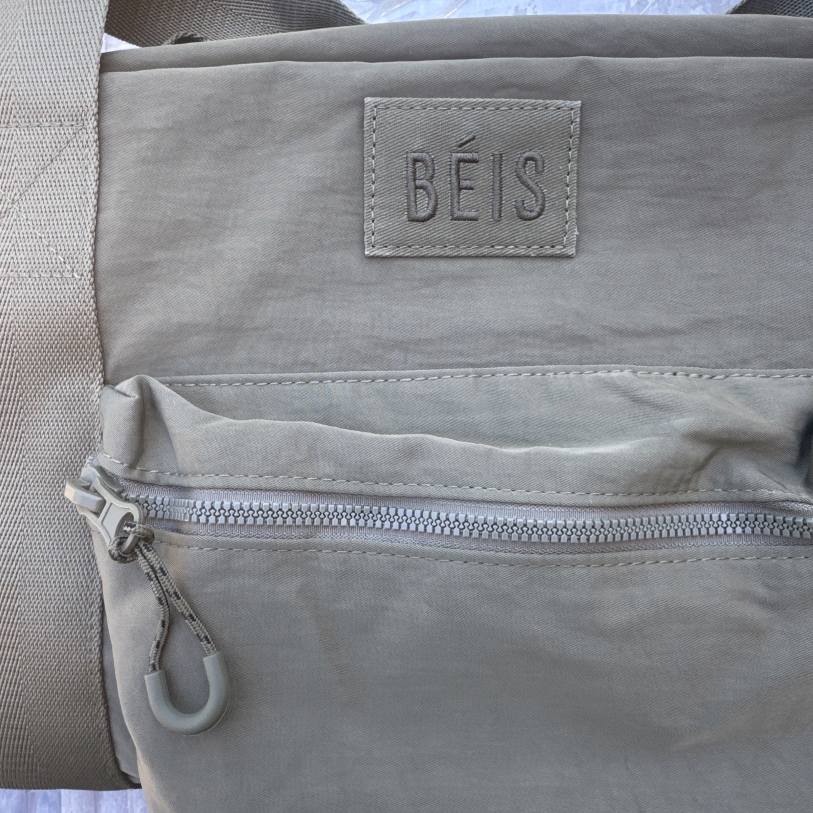 NEW BEIS The Sport Duffle Convertible in Olive NWT Weekend Travel