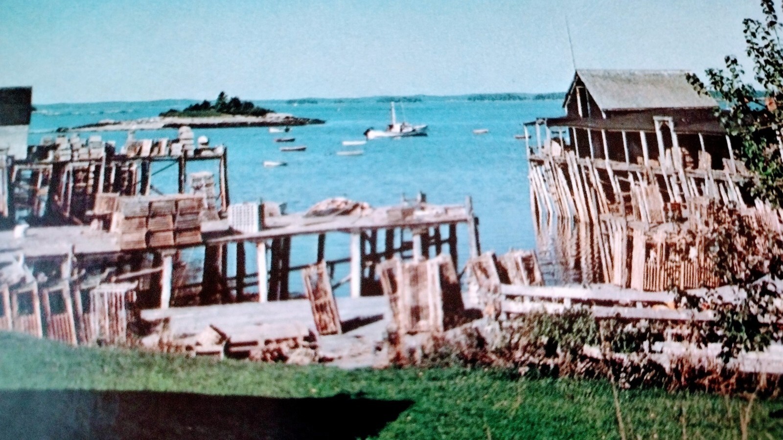 SCENIC PHOTO POST CARD FOLDER the Restless Sea MAINE