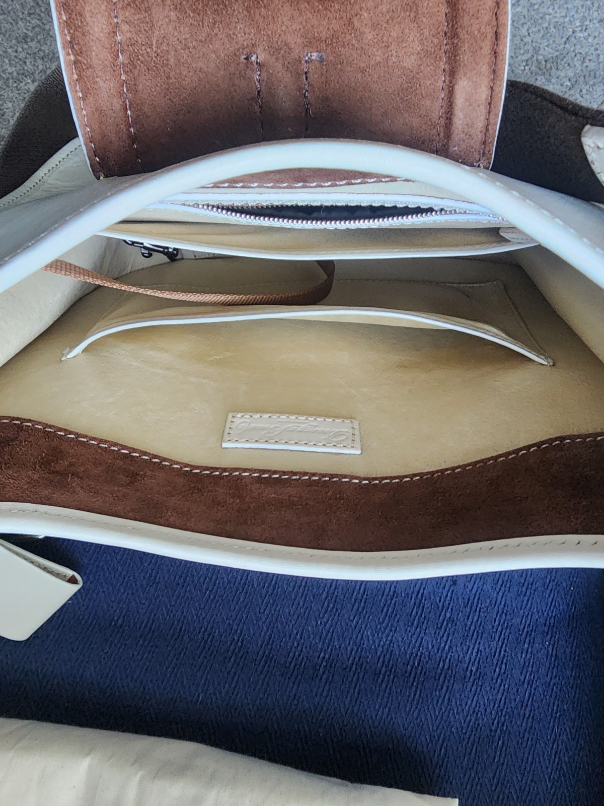 Dooney & Bourke Ivory Shoulder Bag Brown Adjustable Strap Pre-owned excellent