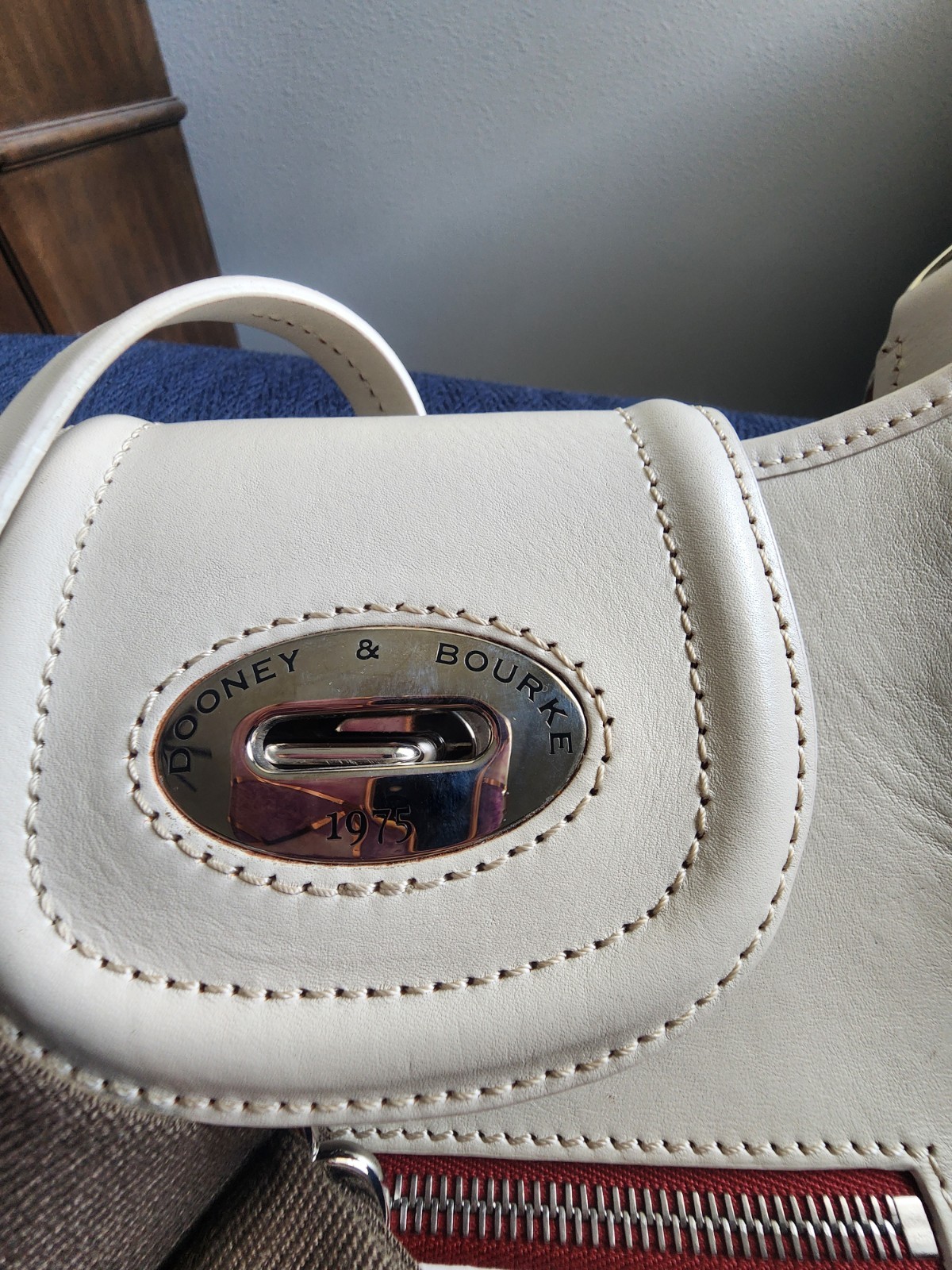Dooney & Bourke Ivory Shoulder Bag Brown Adjustable Strap Pre-owned excellent