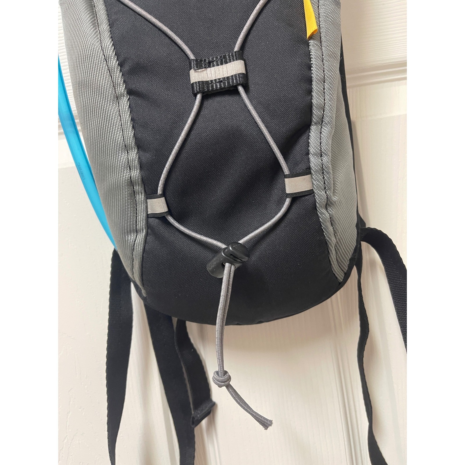 CamelBak Hydration Pack Backpack w Bladder Hiking Cycling Running Black Gray