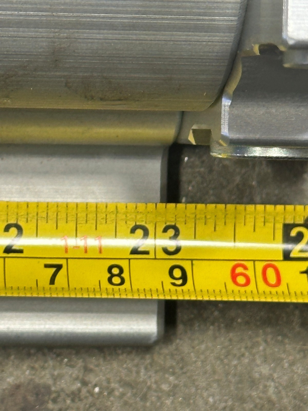 Left Lippert Level Up Hydraulic. 2.50″ BORE. 20.00IN STROKE. 14K. 8005413 (WH)