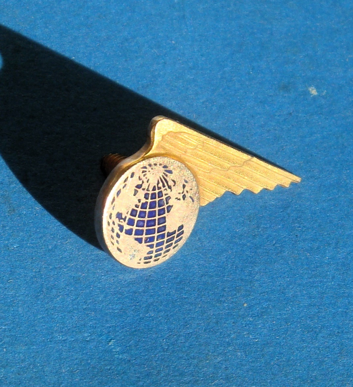 PAN AM WORLD AIRWAYS WING 10K LGB BALFOUR GOLD RARE SERVICE PIN