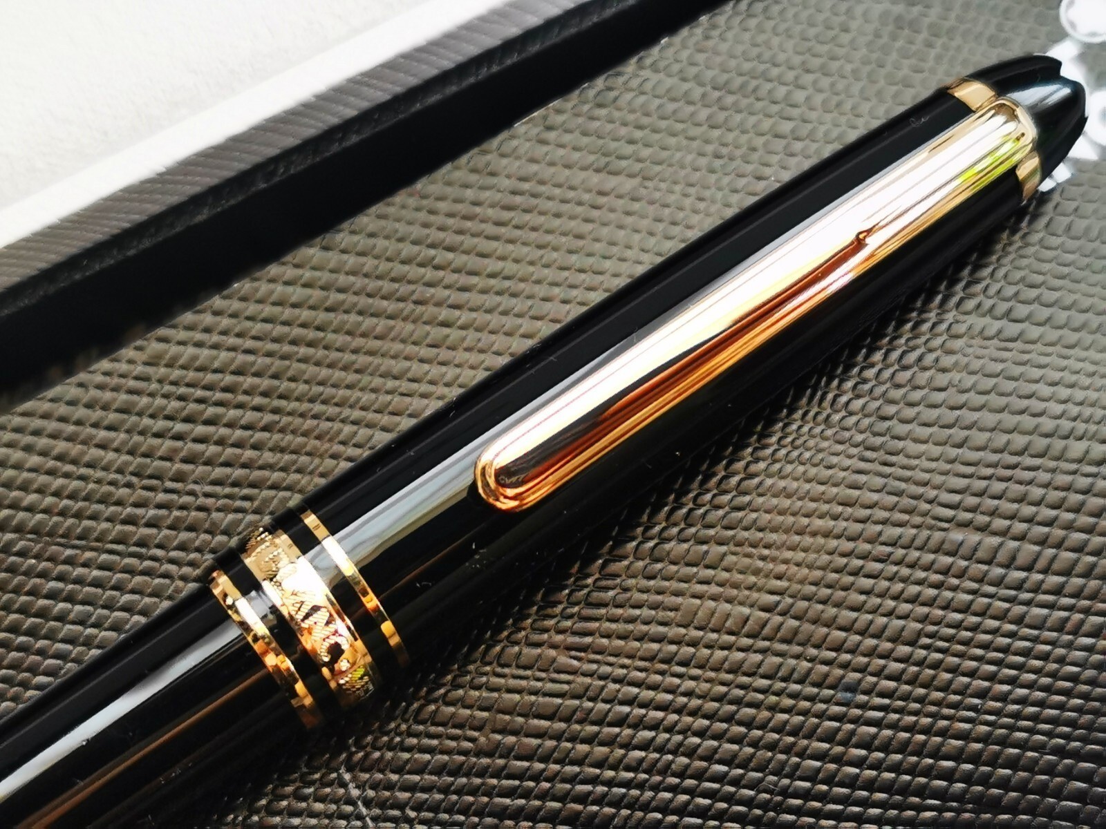 Montblanc Gold Finish Meisterstuck Classique Luxury Ballpoint Pen 164