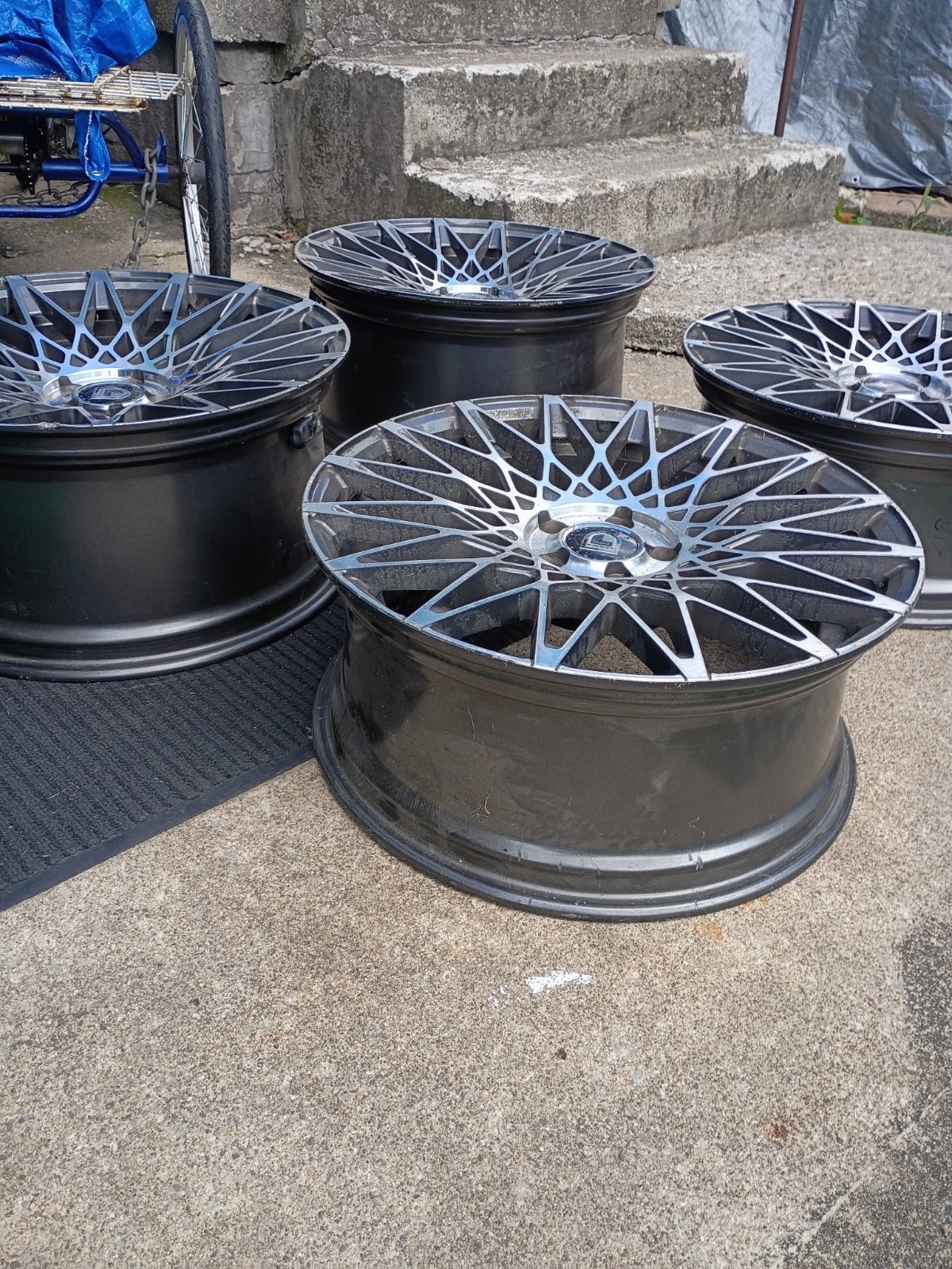 LEXANI CSS Staggered set 20×10 / 20×8 Silver USED