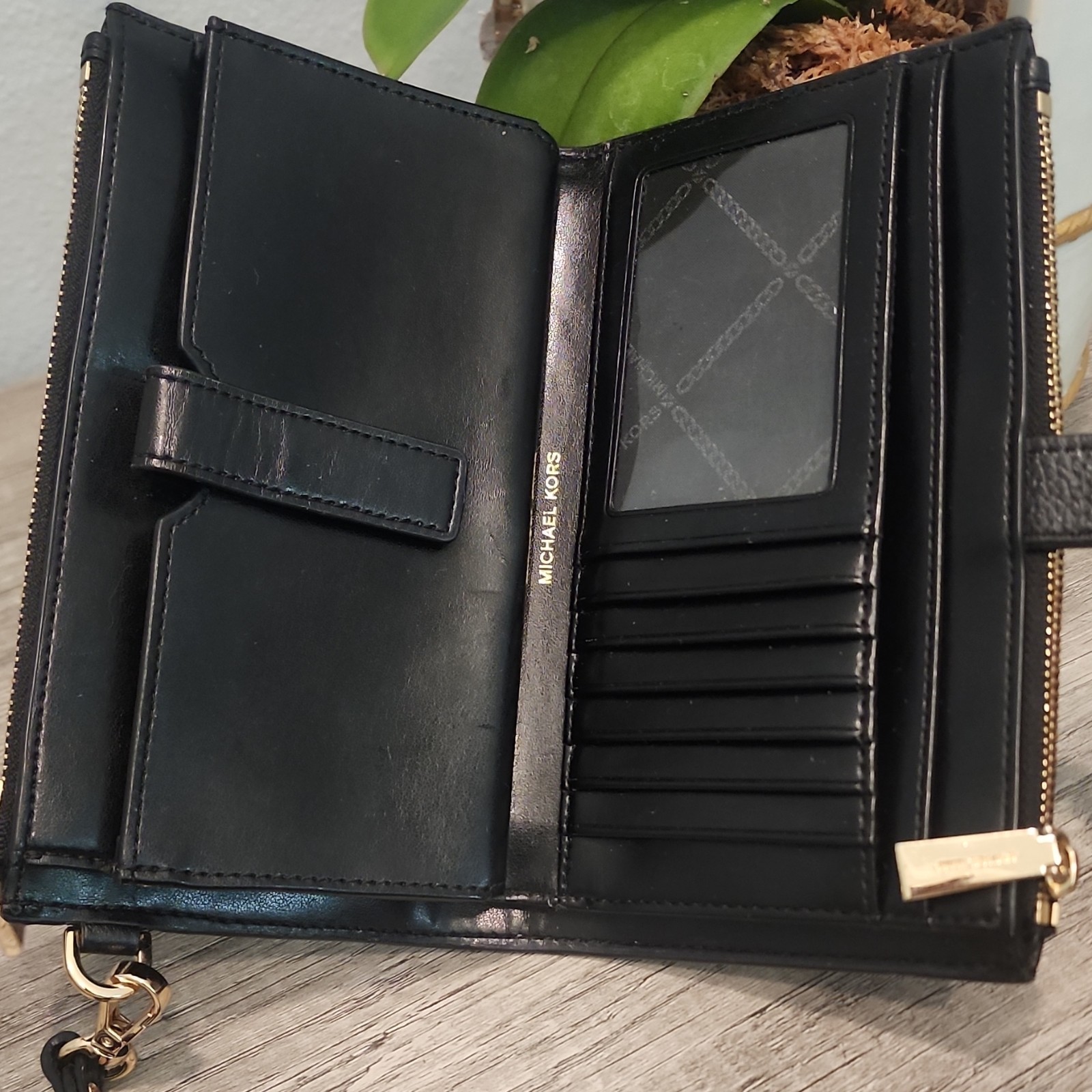 Michael Kors Black Wristlet Wallet Gold Hardware Multiple Card Slots Logo
