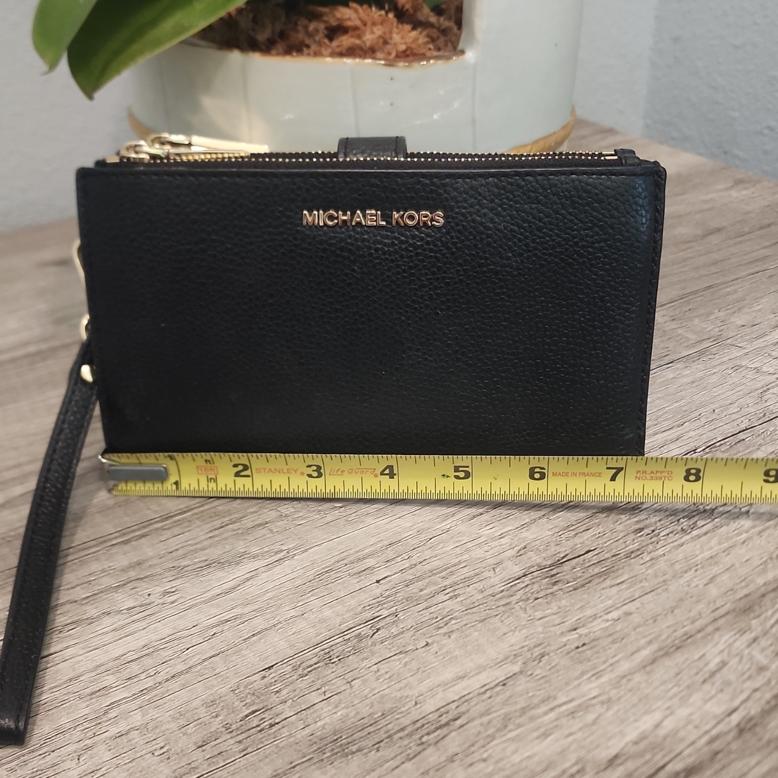 Michael Kors Black Wristlet Wallet Gold Hardware Multiple Card Slots Logo