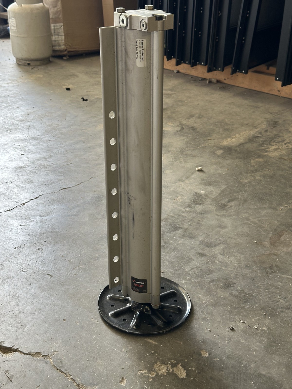 8005353 Right Lippert Level Up Hydraulic. 2.50″ BORE. 20.00IN STROKE. 14K (WH)