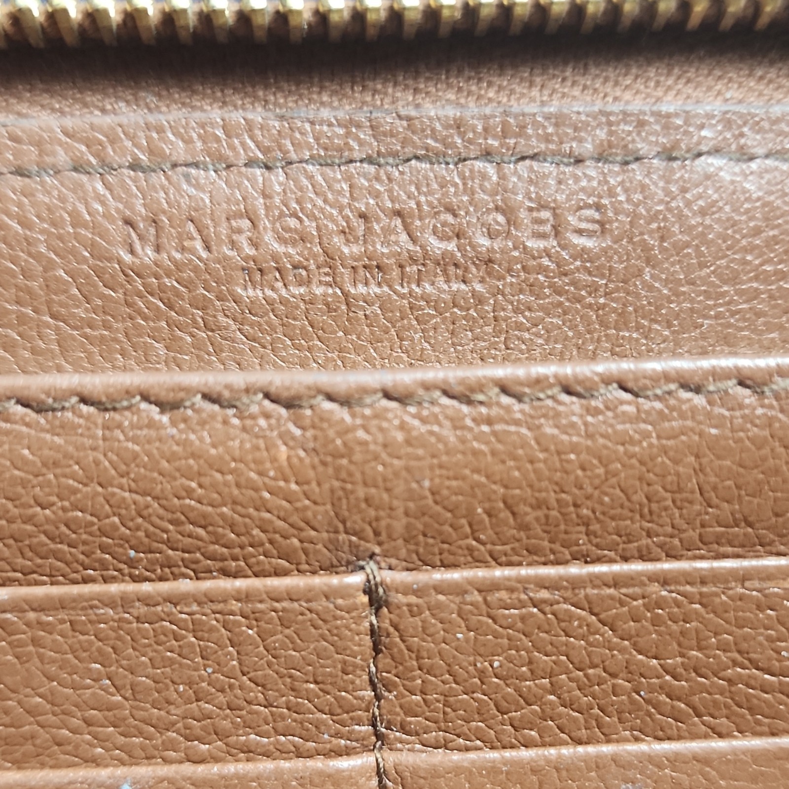 Marc Jacobs Brown Leather Wallet Zip Closure Credit Card Slots ITALY