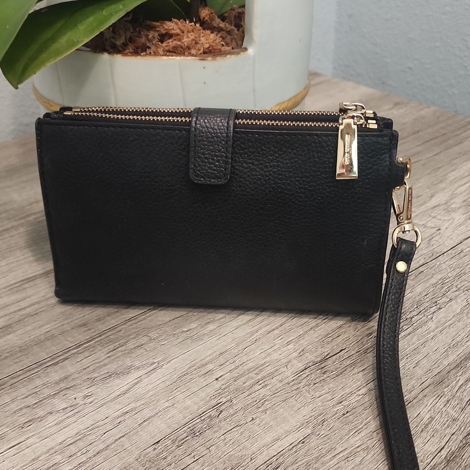 Michael Kors Black Wristlet Wallet Gold Hardware Multiple Card Slots Logo