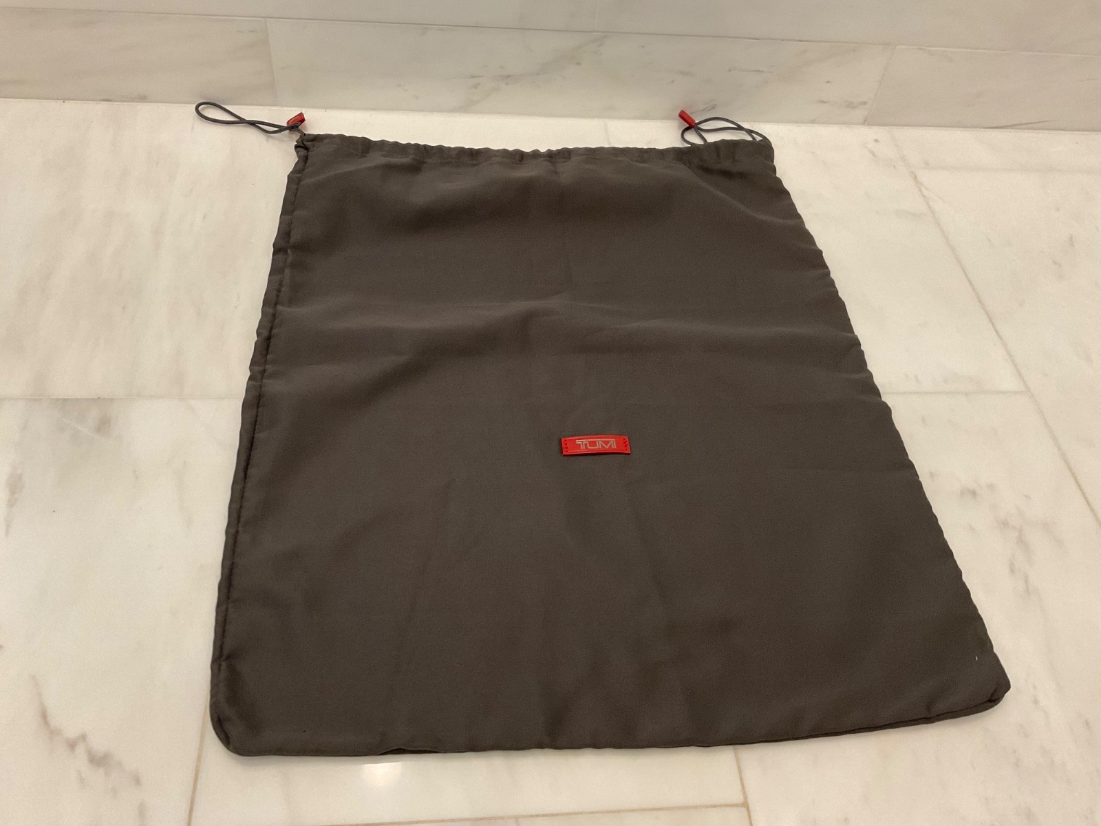 NEW Tumi 19.0” x 23.5” Dust Bag Cover with Drawstring Closure – GRAY Q63