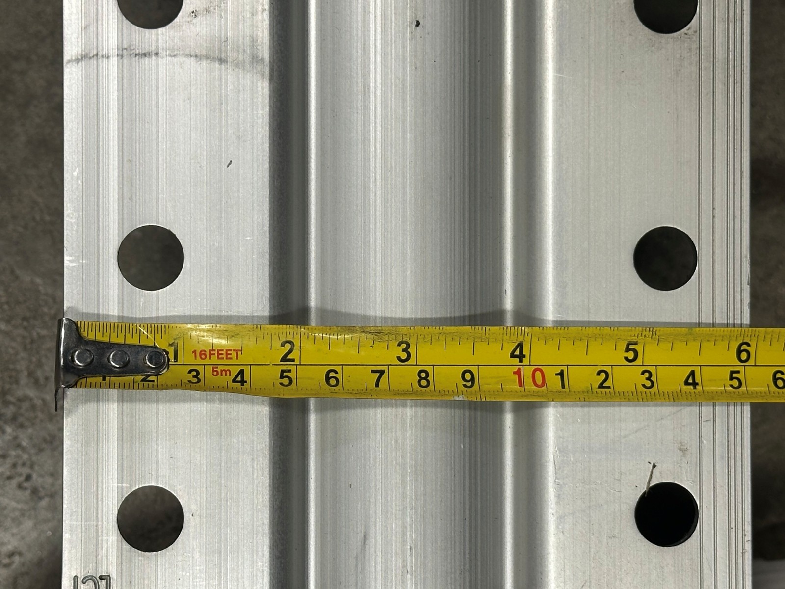 Left Lippert Level Up Hydraulic. 2.50″ BORE. 20.00IN STROKE. 14K. 8005413 (WH)
