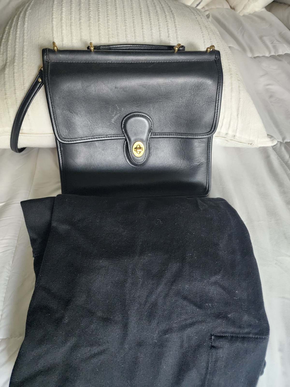 Vtg Coach Black Willis 9927 Leather Crossbody Shoulder Turn lock Bag Made in USA