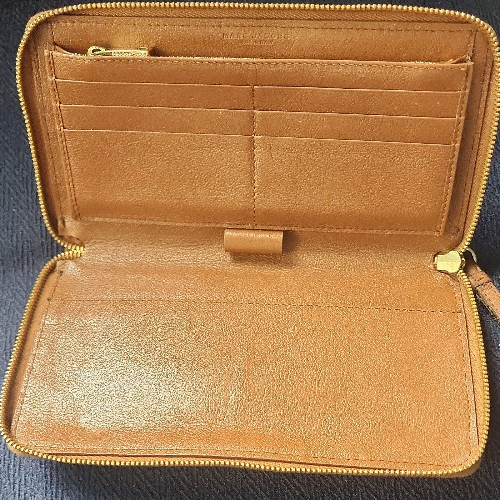 Marc Jacobs Brown Leather Wallet Zip Closure Credit Card Slots ITALY