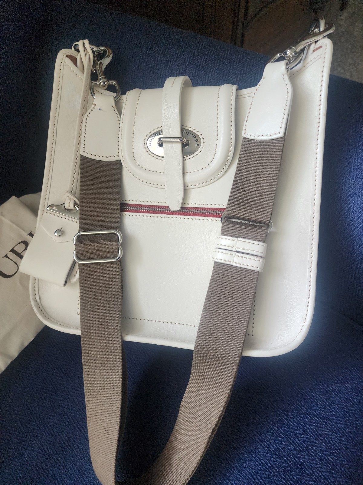 Dooney & Bourke Ivory Shoulder Bag Brown Adjustable Strap Pre-owned excellent