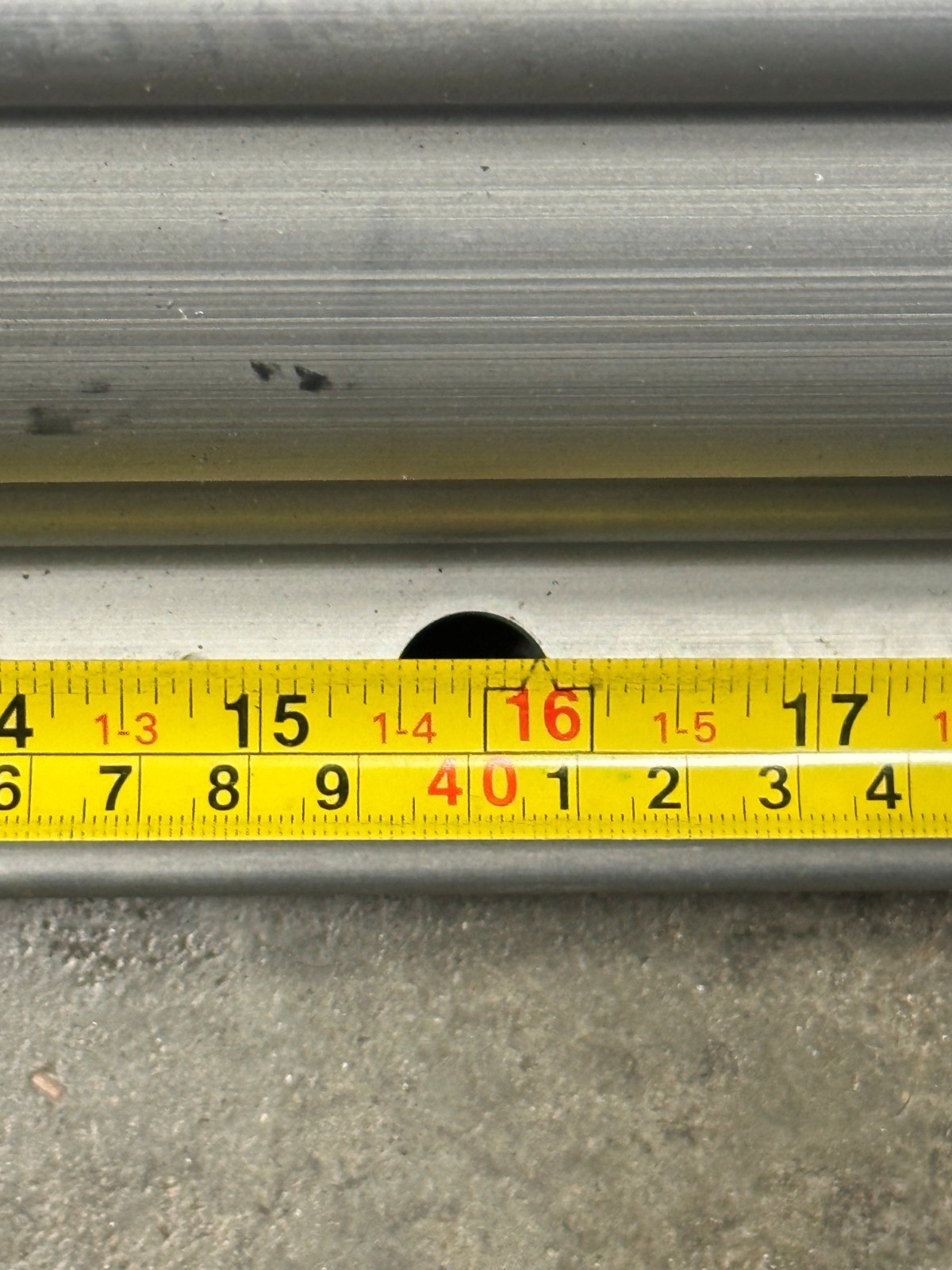 Left Lippert Level Up Hydraulic. 2.50″ BORE. 20.00IN STROKE. 14K. 8005413 (WH)