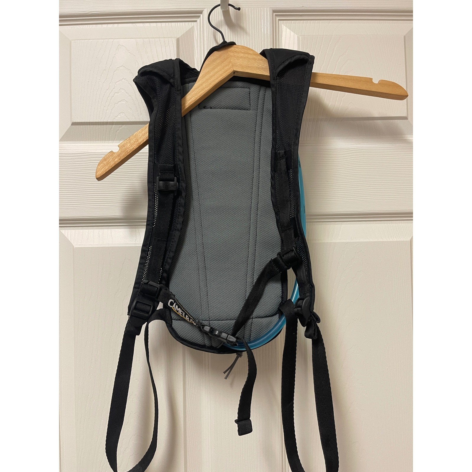 CamelBak Hydration Pack Backpack w Bladder Hiking Cycling Running Black Gray