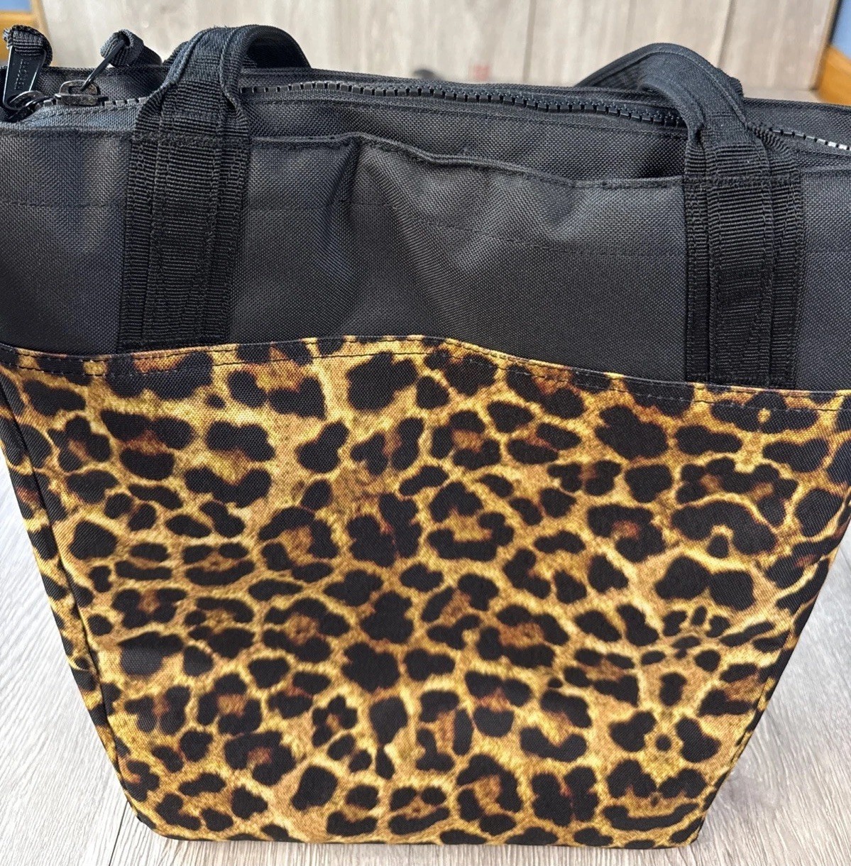 HERSCHEL SUPPLY CO. ALEXANDER ZIP SMALL LEOPARD BLACK Insulated Tote 14.5L NWOT