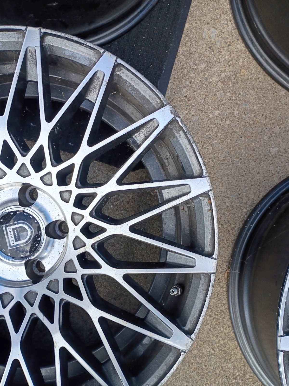 LEXANI CSS Staggered set 20×10 / 20×8 Silver USED