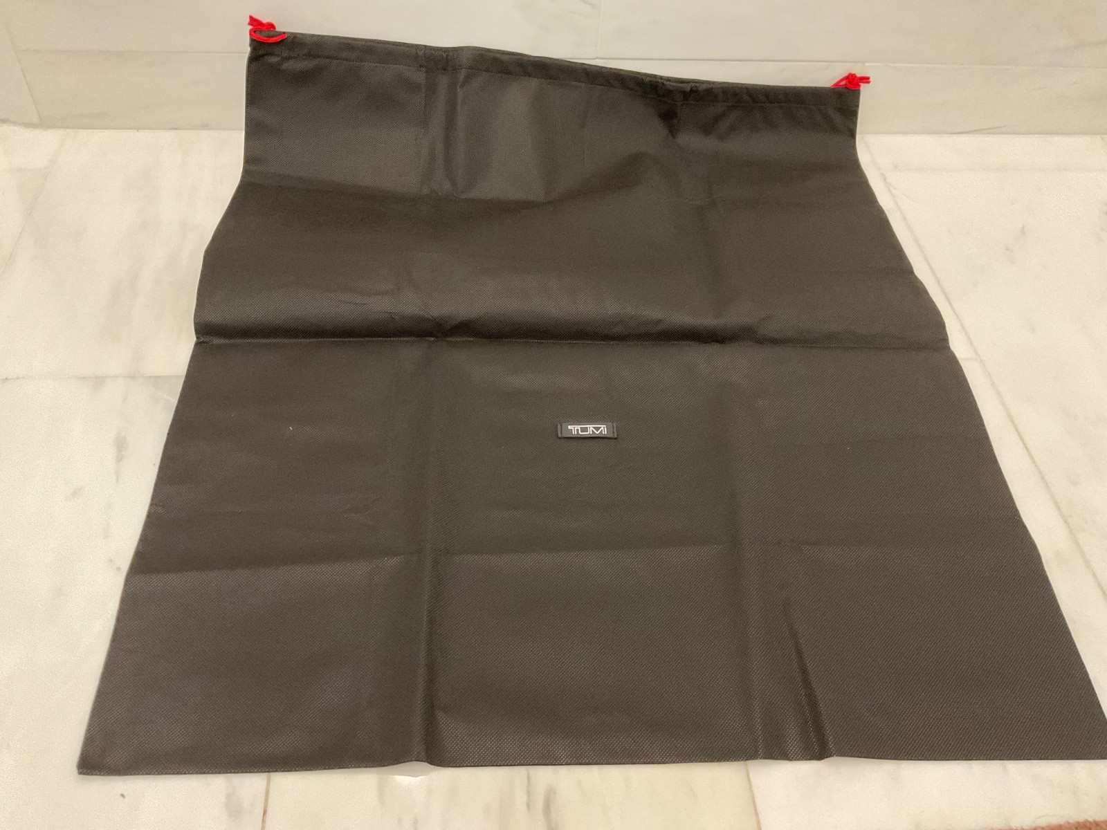 NEW Tumi 27.25” x 31.0” Dust Bag Cover with Drawstring Closure – BLACK Q66