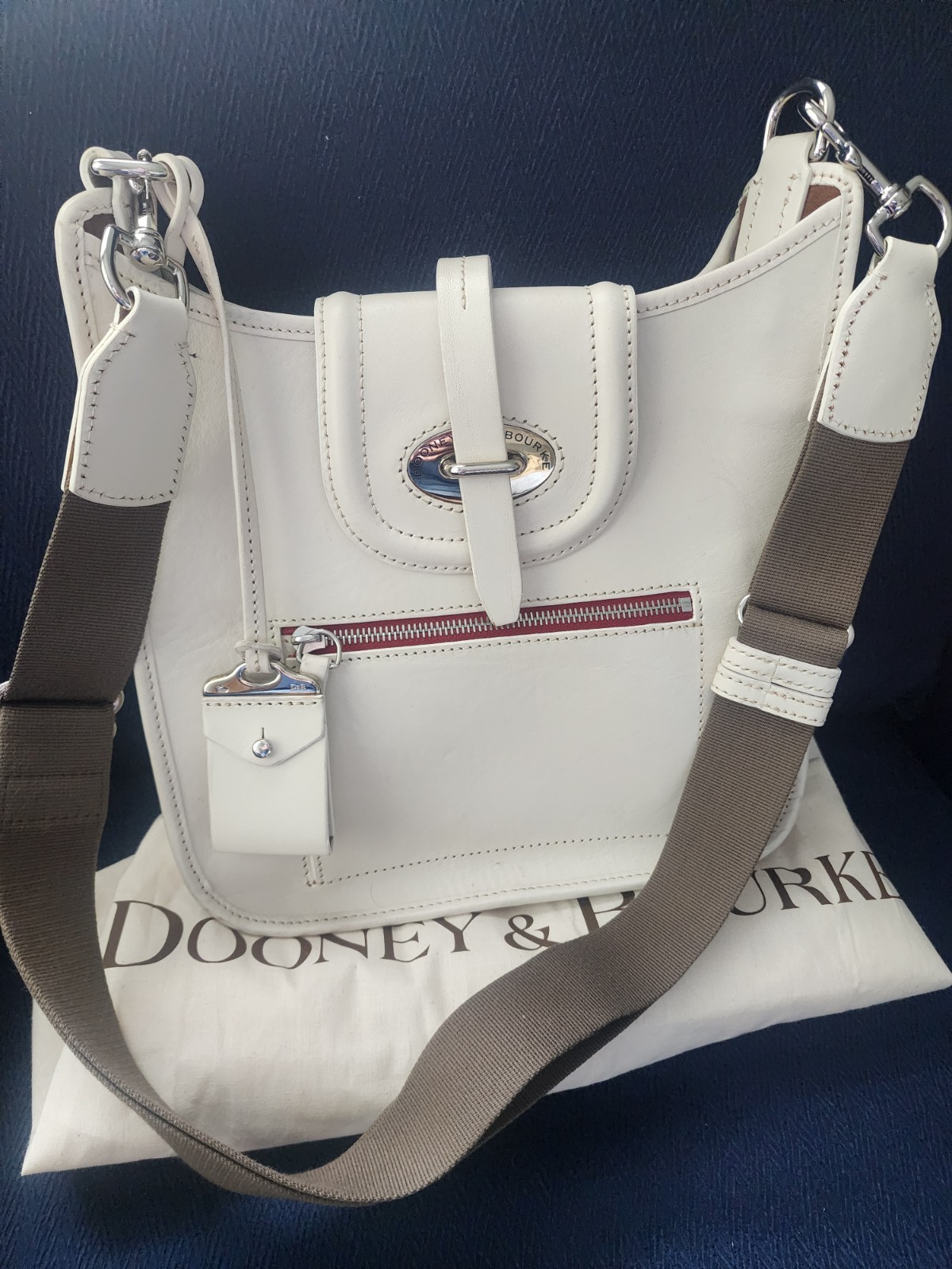 Dooney & Bourke Ivory Shoulder Bag Brown Adjustable Strap Pre-owned excellent