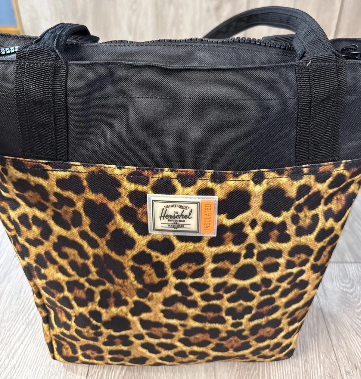 HERSCHEL SUPPLY CO. ALEXANDER ZIP SMALL LEOPARD BLACK Insulated Tote 14.5L NWOT