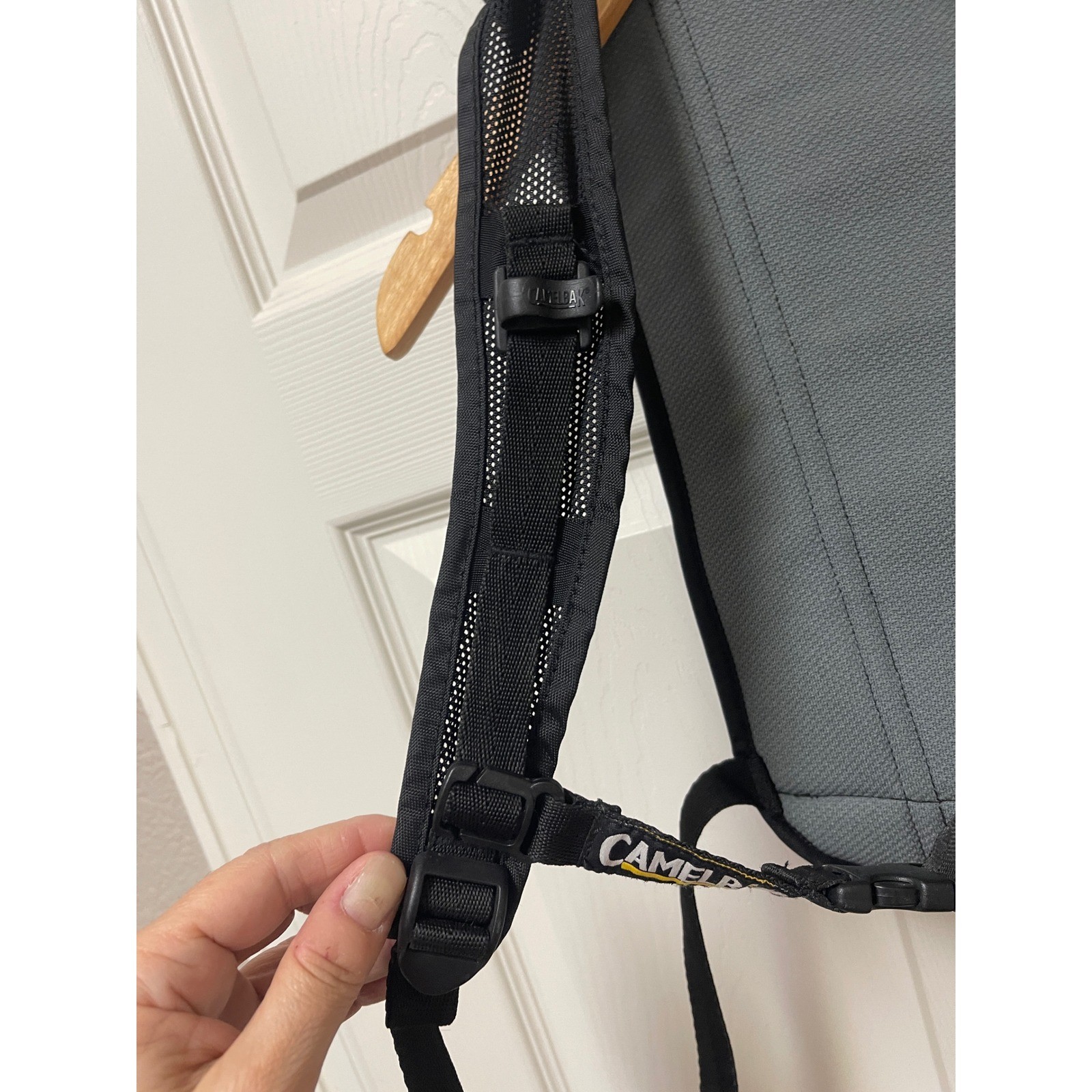 CamelBak Hydration Pack Backpack w Bladder Hiking Cycling Running Black Gray
