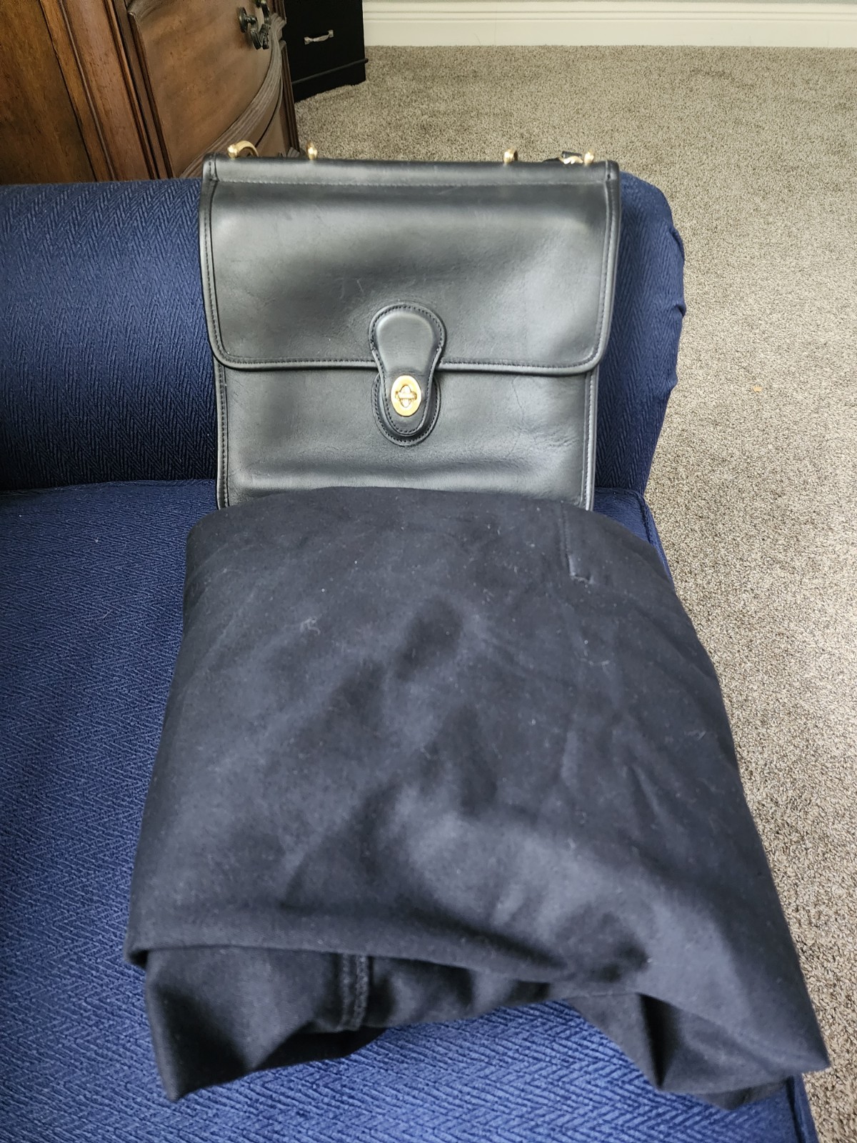 Vtg Coach Black Willis 9927 Leather Crossbody Shoulder Turn lock Bag Made in USA