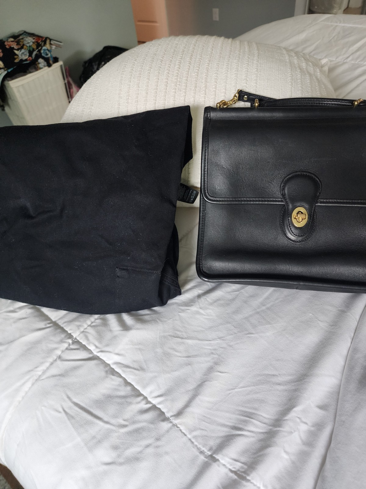Vtg Coach Black Willis 9927 Leather Crossbody Shoulder Turn lock Bag Made in USA