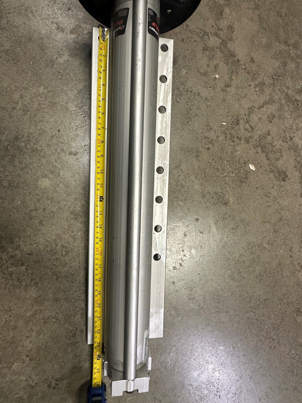 Left Lippert Level Up Hydraulic. 2.50″ BORE. 20.00IN STROKE. 14K. 8005413 (WH)