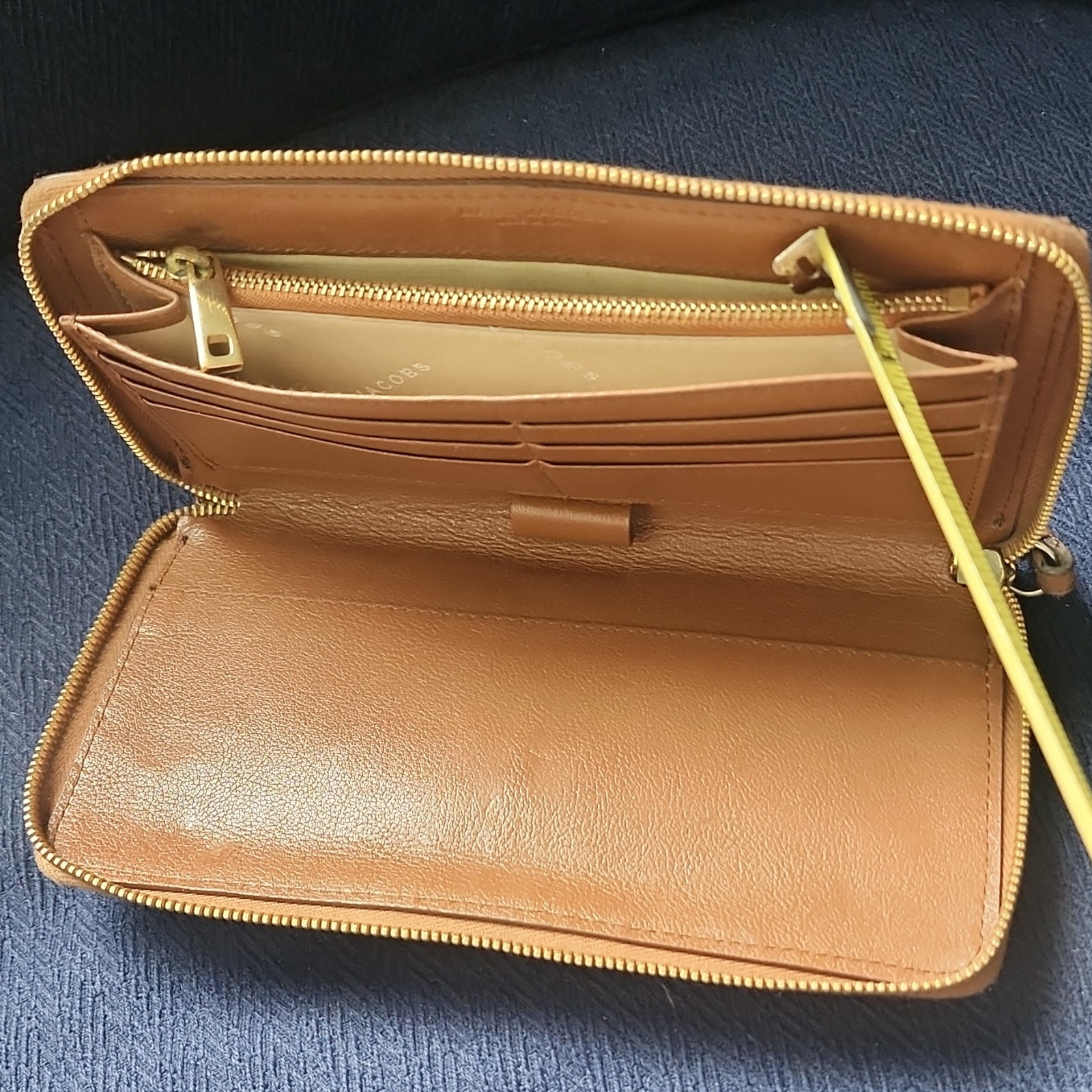 Marc Jacobs Brown Leather Wallet Zip Closure Credit Card Slots ITALY