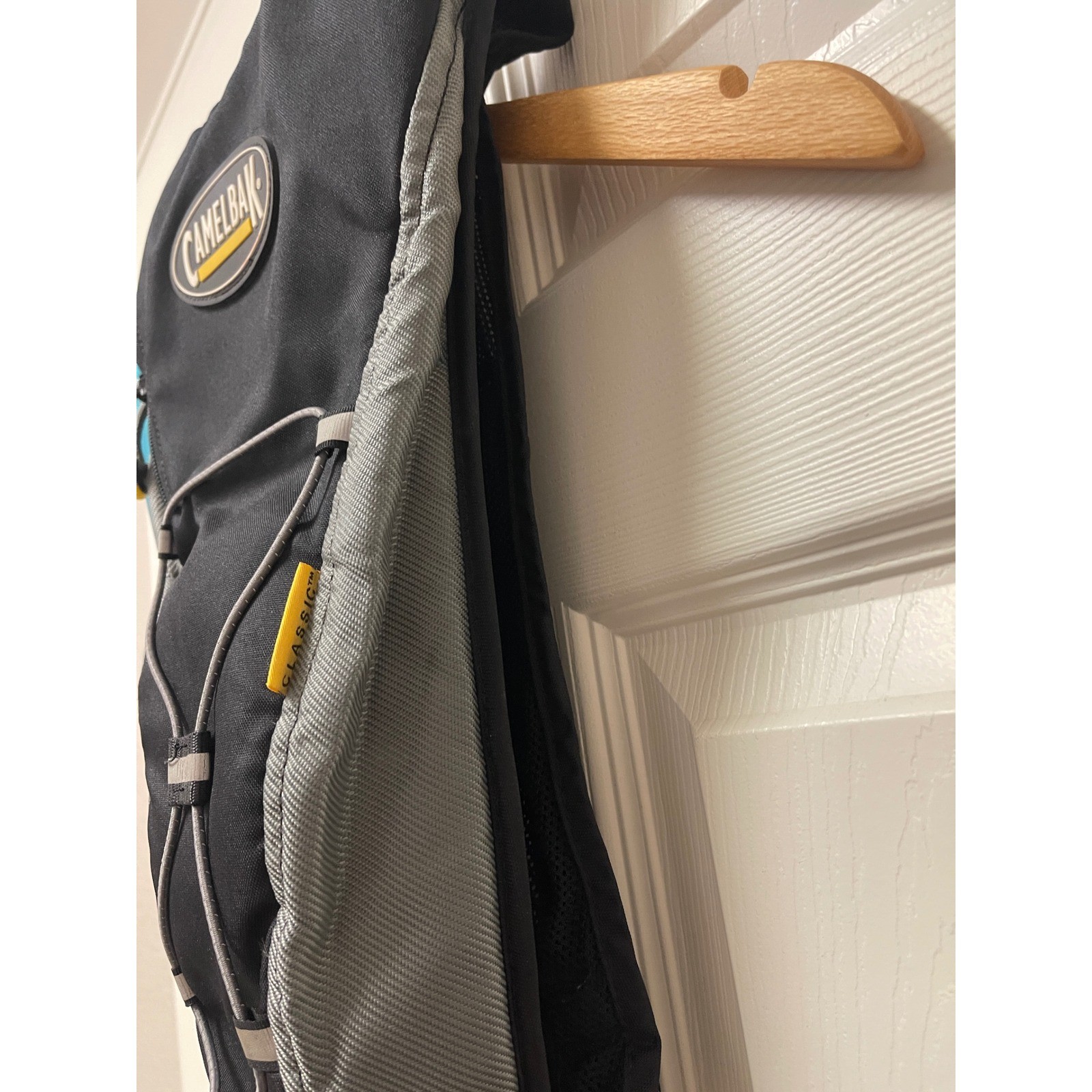 CamelBak Hydration Pack Backpack w Bladder Hiking Cycling Running Black Gray